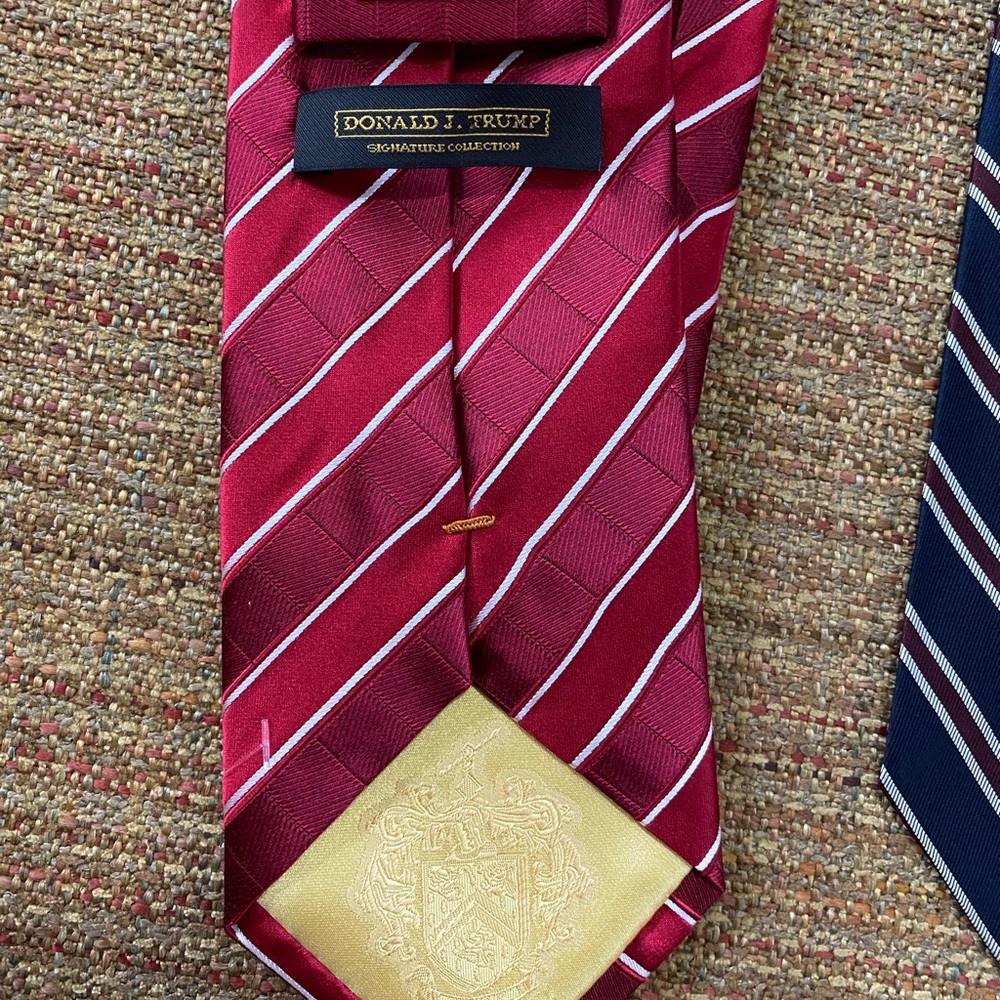 3 Collectible Men’s Ties: Donald J. Trump, J.Garcia, vintage Robert Talbott. - Picture 3 of 7